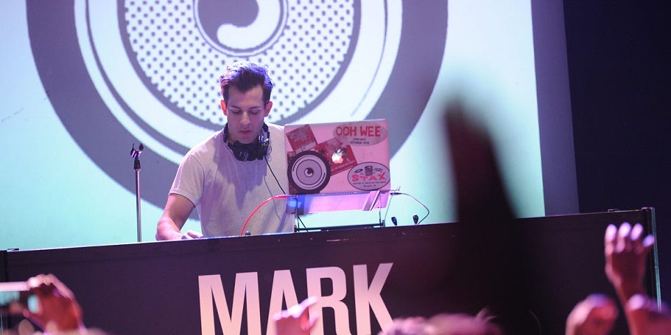 マーク ロンソン 一夜限りのプレミアムdjイベントに大熱狂 マーク ロンソン 一夜限りのプレミアムdjイベントに大熱狂
