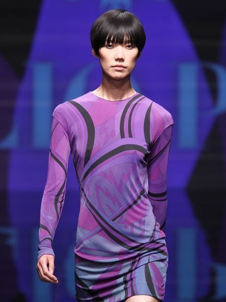 エミリオプッチ　セットアップ　お腹見せコーデ 1枚でキマる！EMILIO PUCCI 【エミリオ・プッチ】のプッチ