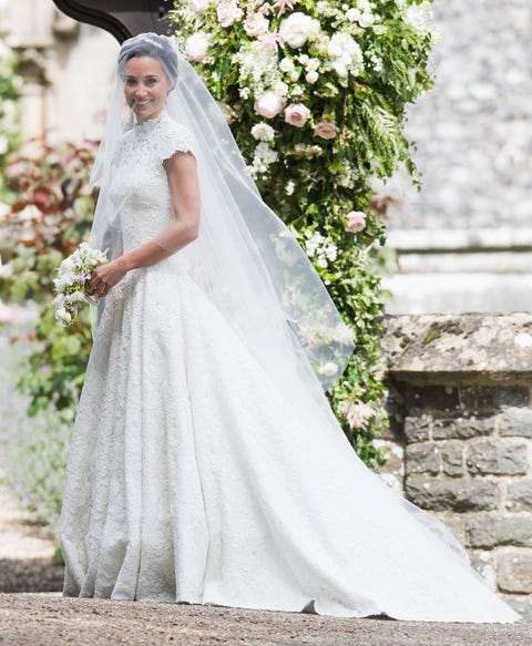 ピッパ ミドルトンが結婚式で身に着けたウェディングドレスからジュエリーまで徹底リサーチ