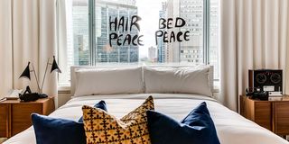 ジョン レノン オノ ヨーコが平和を訴えたホテルの部屋が ベッド イン 仕様にリニューアル