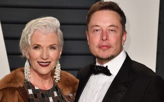 イーロン・マスクの母、メイ・マスクが「カバーガール」の新 ...