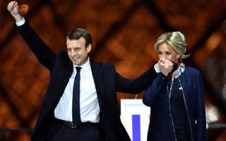 ブリジット マクロン仏大統領夫人の ファーストレディ 待遇が撤回 28万人以上の反対署名が集まる