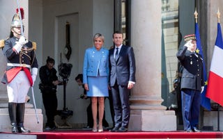 ブリジット マクロン仏大統領夫人の ファーストレディ 待遇が撤回 28万人以上の反対署名が集まる