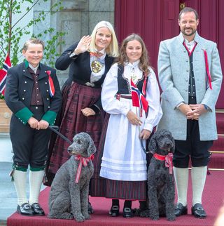 ノルウェーのイングリッド アレクサンドラ王女 15歳の記念ポートレートが公開