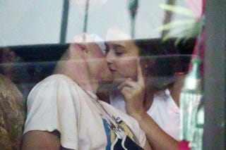 クロエ グレース モレッツと破局 ブルックリン ベッカムがplayboyモデルとキス