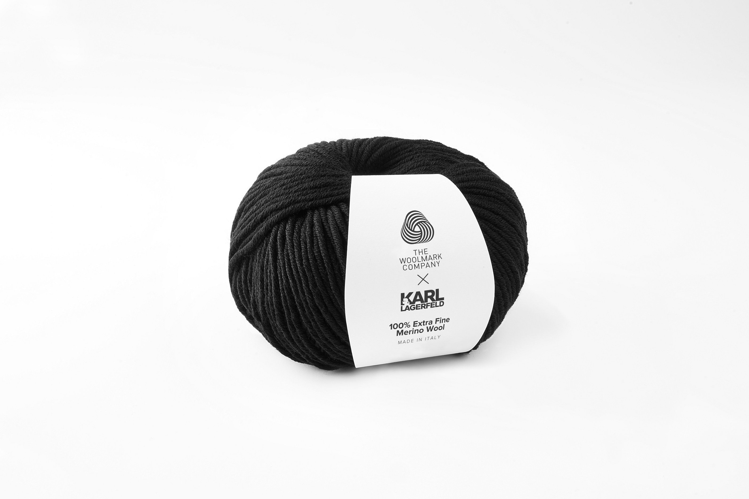 カール・ラガーフェルドのレガシーを讃える！ 777個限定の「Knit