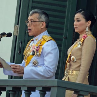 タイ国王ラーマ10世 ドイツから一時帰国 国王の姿を見てはならない と命令 タイ国王ラーマ10世 ドイツから一時帰国 国王の姿を見てはならない と命令