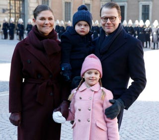スウェーデンのヴィクトリア王太子 エステル王女とオスカル王子の最新ポートレートを公開 スウェーデンのヴィクトリア王太子 エステル王女とオスカル王子の最新ポートレートを公開
