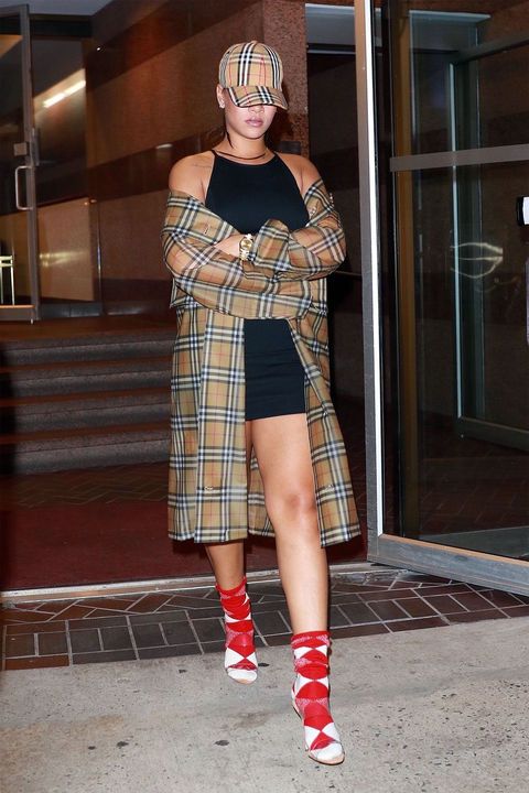 Plaid, Tartan, Clothing, Street fashion, Fashion, Pattern, Footwear, Snapshot, Leg, Design, 