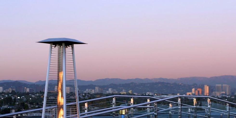 Sky, Landmark, Observation tower, Architecture, Tower, Roof, Tourist attraction, Horizon, Evening, City, 