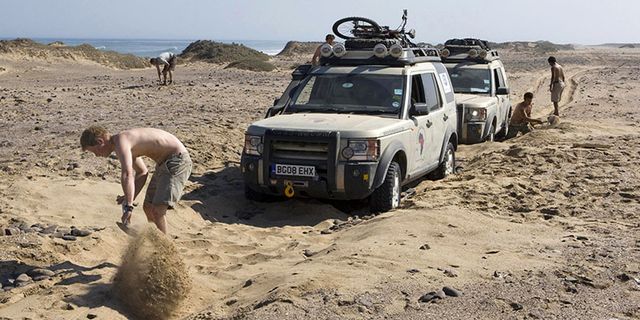 Off-roading, Vehicle, Car, Off-road vehicle, Landscape, Sport utility vehicle, Sand, Soil, Recreation, Safari, 