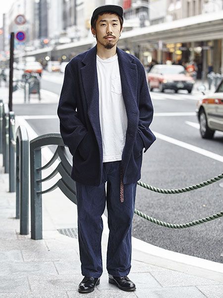 Clothing, Trousers, Infrastructure, Standing, Outerwear, Street, Coat, Collar, Style, Street fashion, 