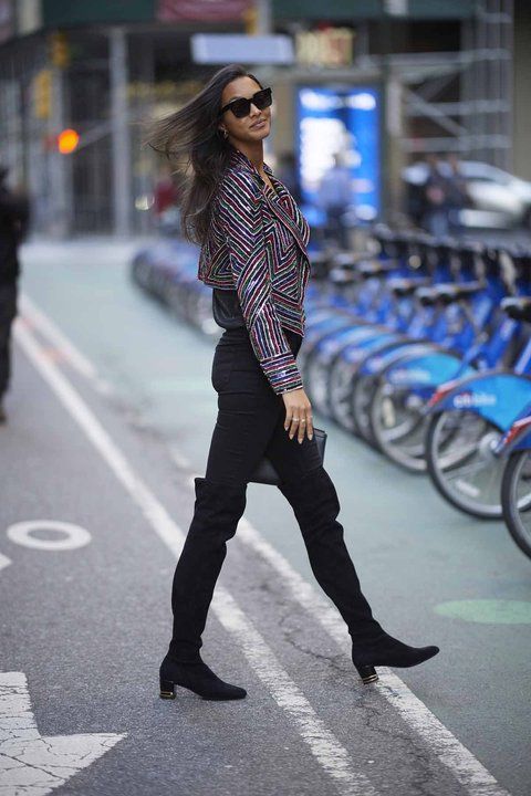 Street fashion, Photograph, Clothing, Fashion, Footwear, Snapshot, Tights, Eyewear, Leg, Jeans, 