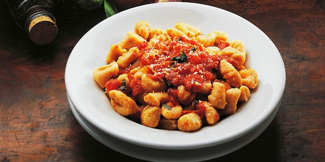 夏のパーティにぴったり 大人数で食べられる手作りのサマーパスタ リコッタニョッキ のレシピ