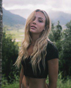Hair, Blond, Beauty, Hairstyle, Long hair, Surfer hair, Grass, Tree, Photography, Model, 