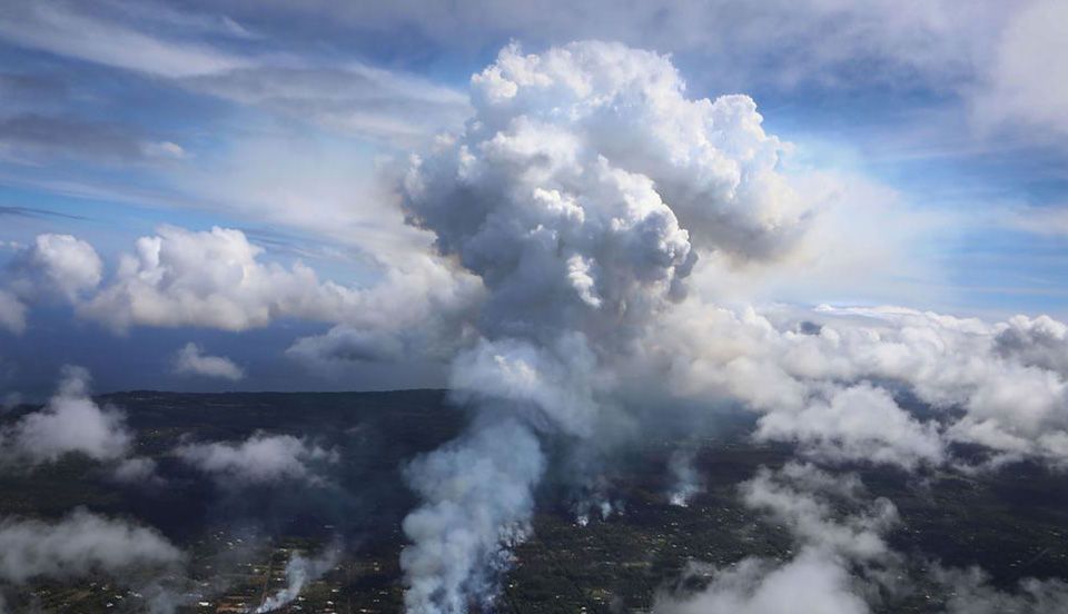 Cloud, Sky, Cumulus, Geological phenomenon, Atmosphere, Volcanic landform, Meteorological phenomenon, Volcano, Smoke, Stratovolcano, 
