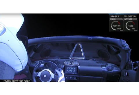 非現実的な美しさにうっとり 宇宙に浮かぶテスラ ロードスター Space X社ceoの挑戦
