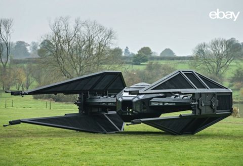 スター ウォーズ シリーズ最新作に登場するカイロ レンの宇宙戦闘機を ユーチューバ が自作していた