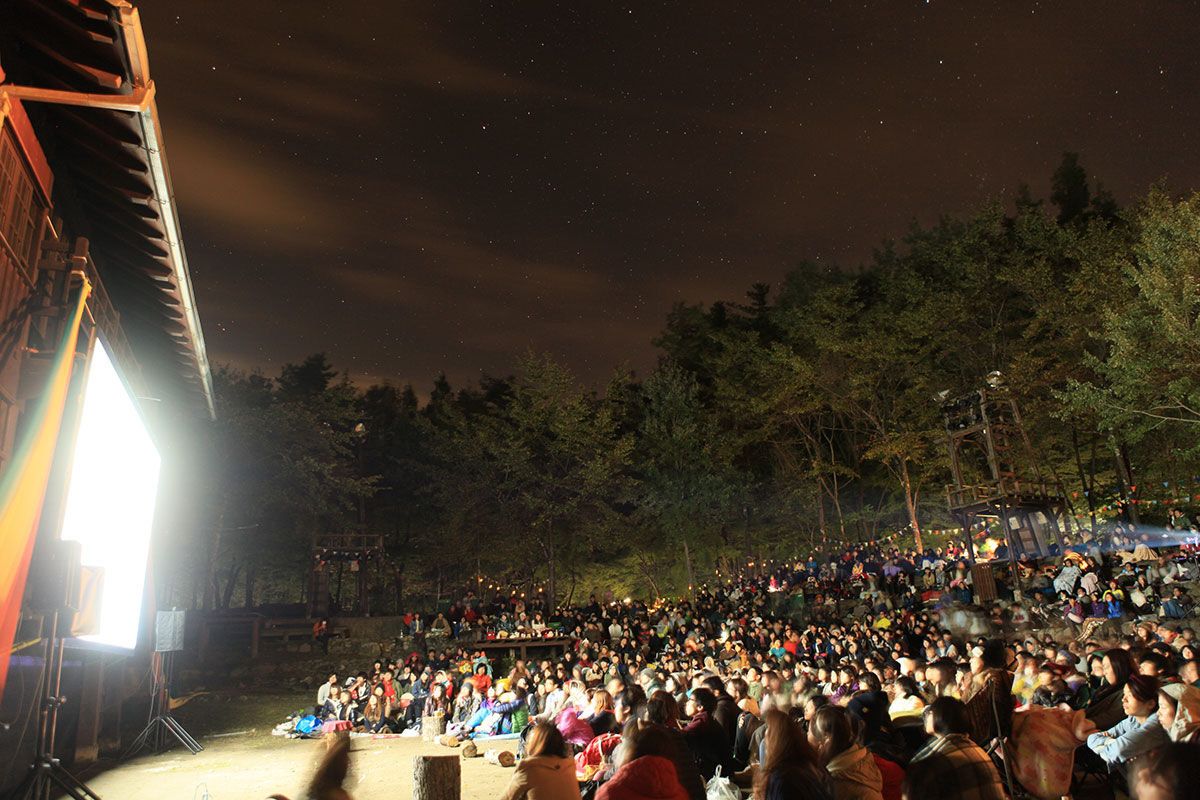 野外映画フェス『夜空と交差する森の映画祭2018』が栃木で開催