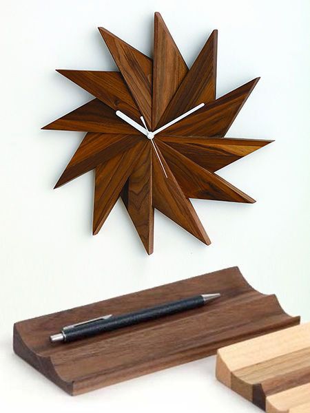 Wood, Brown, Hardwood, Leaf, Wood stain, Rectangle, Creative arts, Varnish, Wood flooring, Plywood, 
