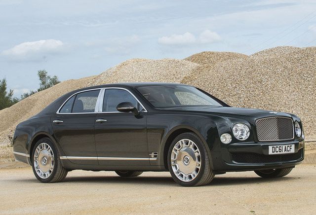 Land vehicle, Luxury vehicle, Vehicle, Car, Bentley mulsanne, Bentley, Motor vehicle, Sedan, Automotive design, Full-size car, 