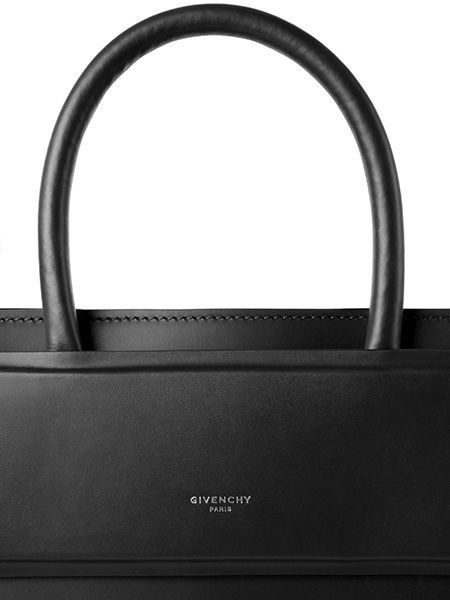 Product, Style, Monochrome, Black-and-white, Monochrome photography, Bag, Luggage and bags, Leather, Arch, Material property, 