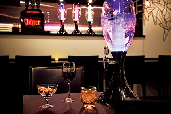 Glass, Barware, Drinkware, Stemware, Drink, Alcoholic beverage, Champagne stemware, Alcohol, Distilled beverage, Wine glass, 