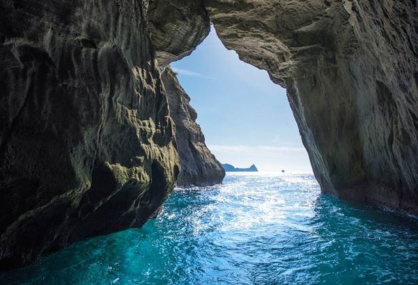 Natural arch, Body of water, Formation, Sea, Rock, Coastal and oceanic landforms, Sea cave, Cave, Azure, Ocean, 