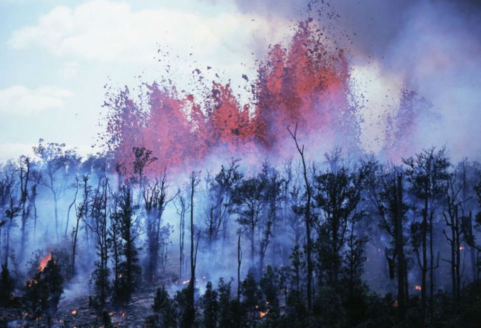 ハワイ・キラウエア火山、絶えず噴火する35年史