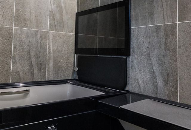 Tile, Black, Property, Room, Wall, Architecture, Floor, Flooring, Material property, Interior design, 