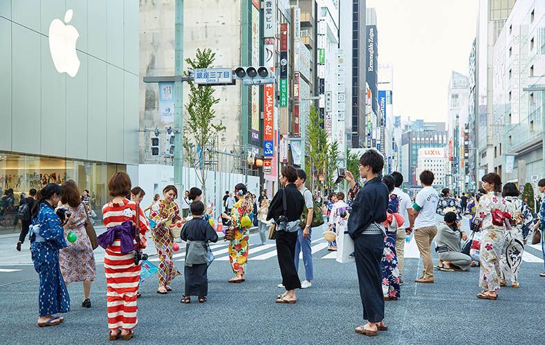 Kimono, Snapshot, Street, Pedestrian, Infrastructure, Urban area, Costume, Road, Event, City, 