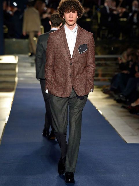 Fashion, Runway, Fashion show, Fashion model, Clothing, Suit, Outerwear, Public event, Human, Event, 
