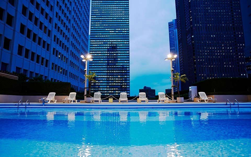 Swimming pool, Building, Metropolitan area, Blue, City, Sky, Human settlement, Property, Condominium, Architecture, 
