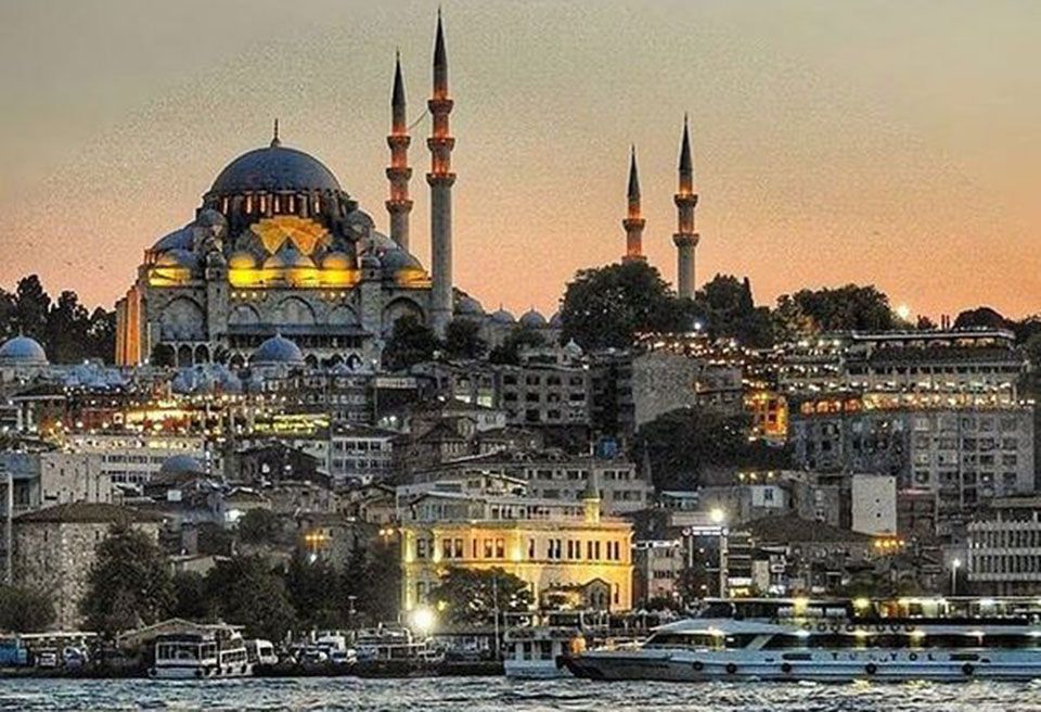 Mosque, Landmark, Place of worship, Byzantine architecture, City, Sky, Building, Architecture, Metropolitan area, Cityscape, 