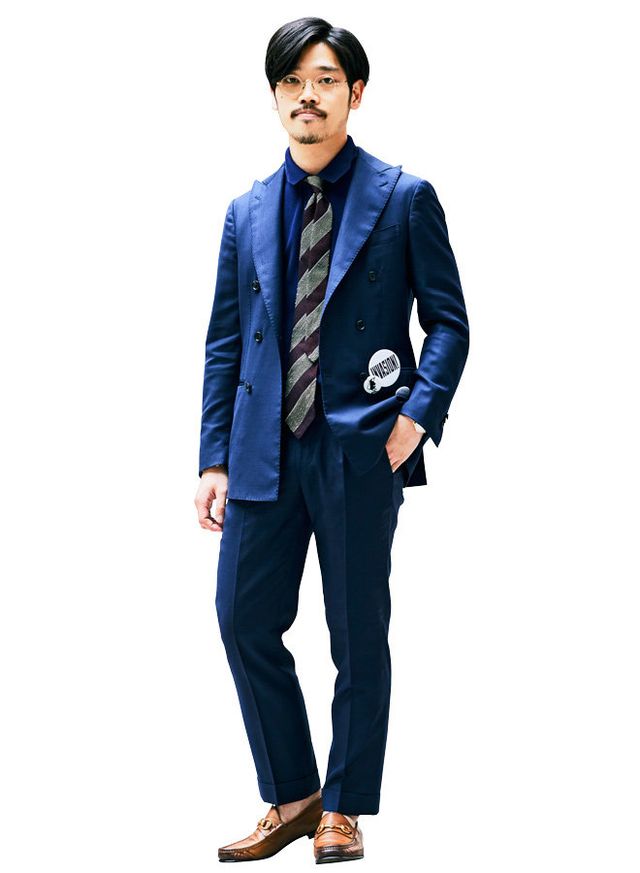 Suit, Clothing, Blue, Blazer, Formal wear, Outerwear, Jacket, Standing, Electric blue, Tuxedo, 