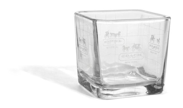 Glass, Drinkware, Transparent material, Liquid, Old fashioned glass, Tumbler, Highball glass, Black-and-white, Cameras & optics, Barware, 