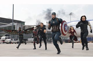 アベンジャーズ が2つのチームに引き裂かれる