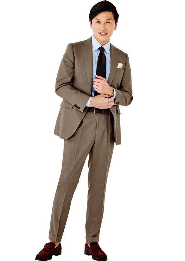 Suit, Clothing, Standing, Formal wear, Blazer, Outerwear, Suit trousers, Beige, Khaki, White-collar worker, 
