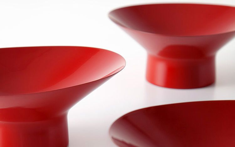 Red, Carmine, Plastic, Gloss, Maroon, Material property, Dishware, Coquelicot, Still life photography, Pottery, 