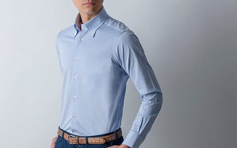 超快適なジャージー素材のオーダーシャツ スーツ越しもシャツいちでもサマになる