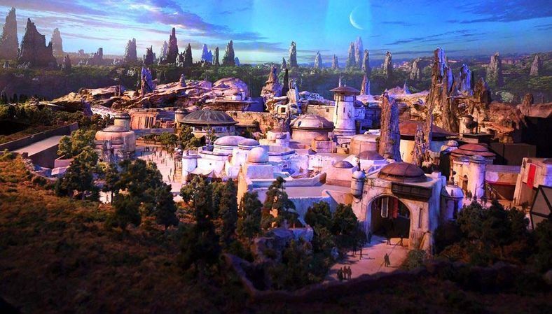 スターウォーズのテーマランド「ギャラクシーズ・エッジ」建設