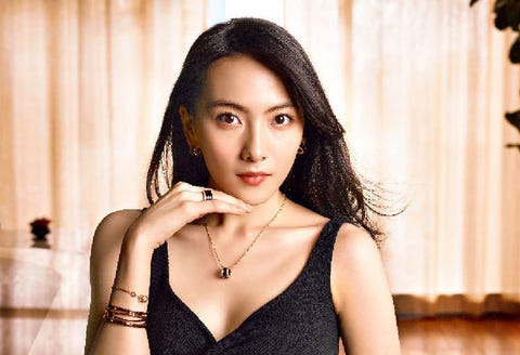 作家 水野敬也が知英 ジヨン とデート 女性の美しさを際立たせる スーツが好印象 の巻 前編