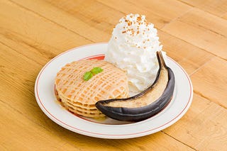 期間限定 Eggs N Things の自家製生キャラメルソースパンケーキが登場 期間限定 Eggs N Things の自家製生キャラメルソースパンケーキが登場
