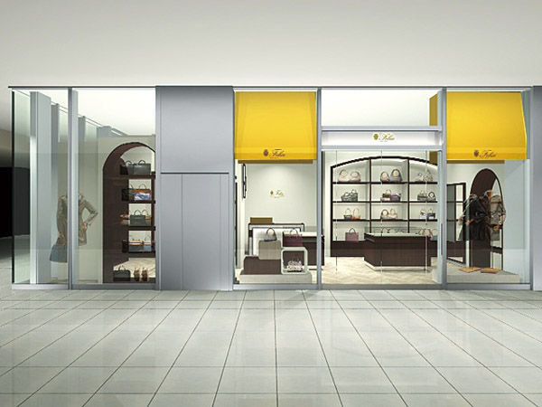 Floor, Flooring, Interior design, Shelving, Shelf, Commercial building, Tile, Display case, Cabinetry, Tile flooring, 