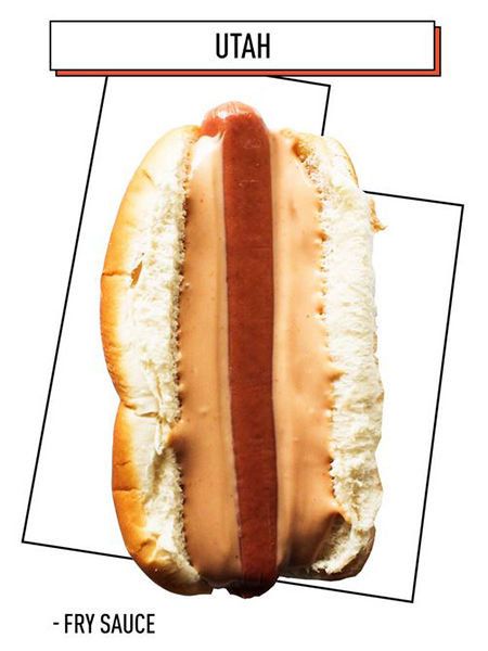 Hot dog, Hot dog bun, Food, Sausage, Knackwurst, Bockwurst, Meat, Kielbasa, Finger food, Line, 
