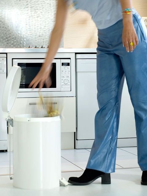 Major appliance, Washing machine, Clothes dryer, Home appliance, Standing, Laundry, Leg, Jeans, Dishwasher, Kitchen appliance, 