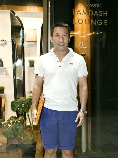 T-shirt, Shoulder, Muscle, Shorts, Polo shirt, Shirt, Sleeve, Vacation, Uniform, White-collar worker, 