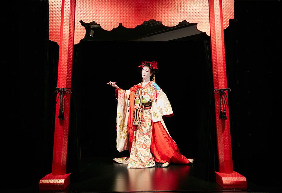 Taiwanese opera, Red, Stage, Peking opera, Drama, heater, Performance, Scene, Theatrical scenery, Musical theatre, 