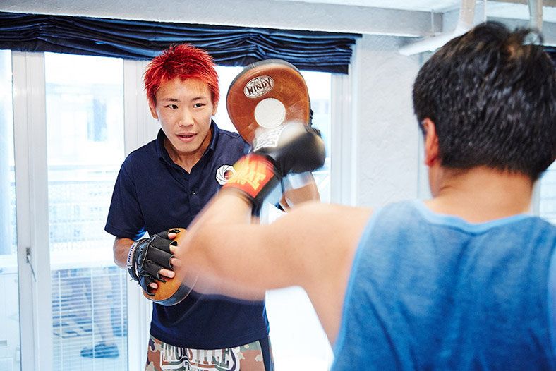 Arm, Boxing glove, Room, Muscle, Boxing, 