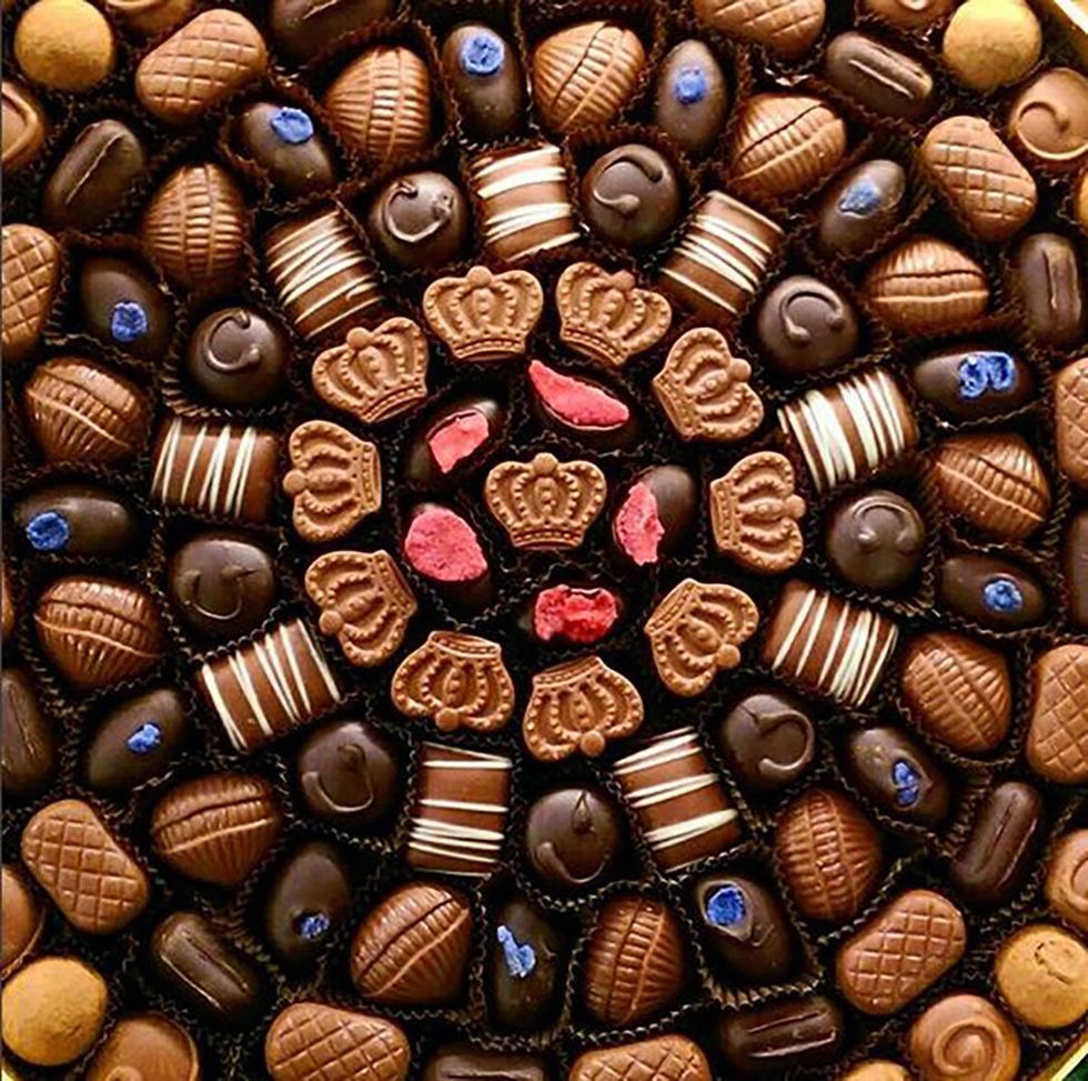 Bonbon, Chocolate, Confectionery, Chocolate truffle, Rum ball, Praline, Mozartkugel, Food, Sweetness, Chocolate-coated peanut, 
